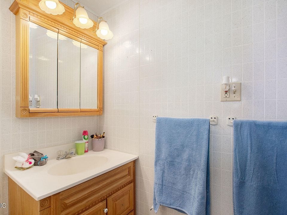 12507 Terry Ave, Wayland, MI 49348