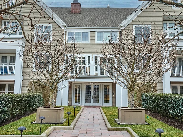77 Havemeyer Lane #415