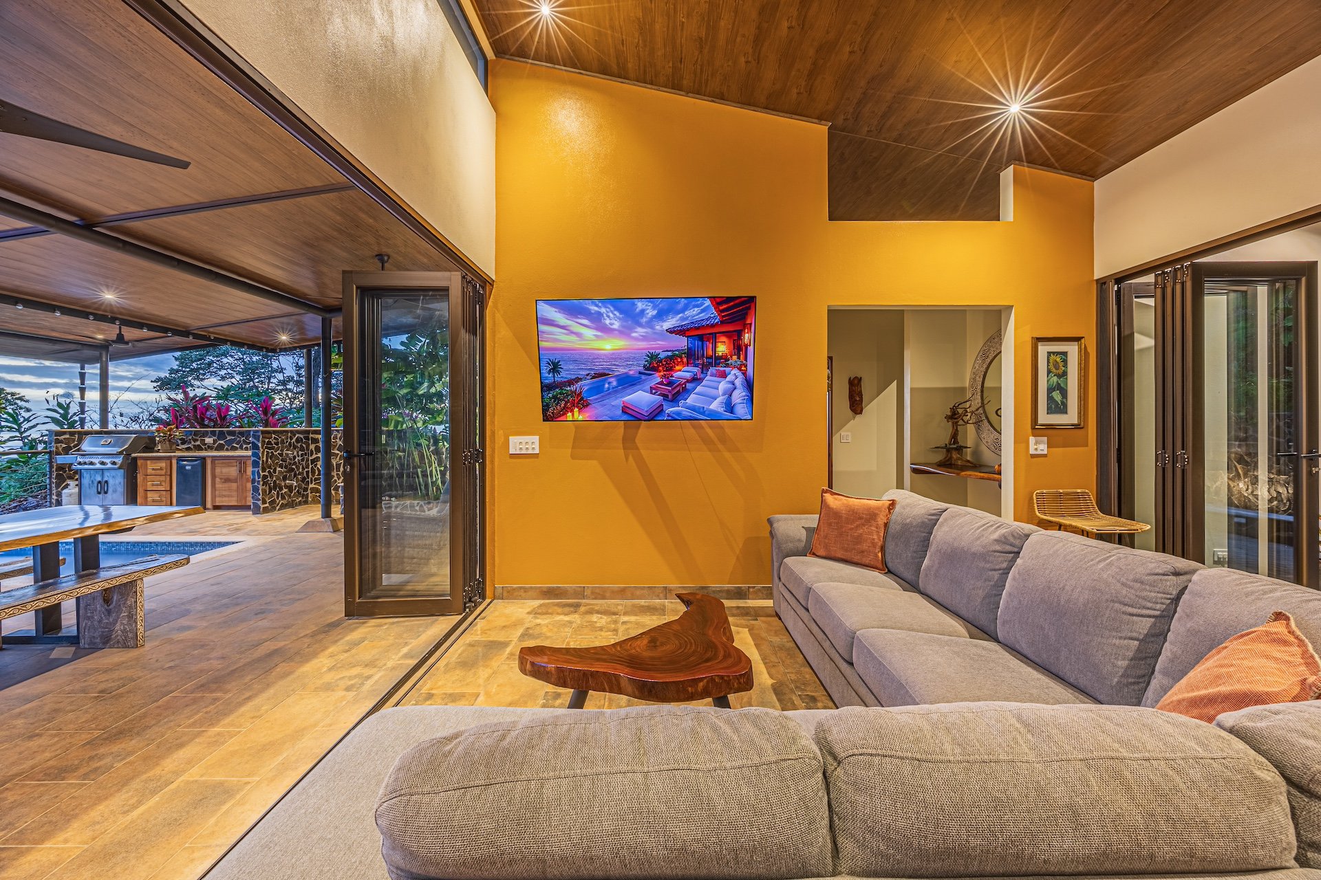 Casa Meraki: Modern Tropical Living with Whale’s Tail Views in Uvita