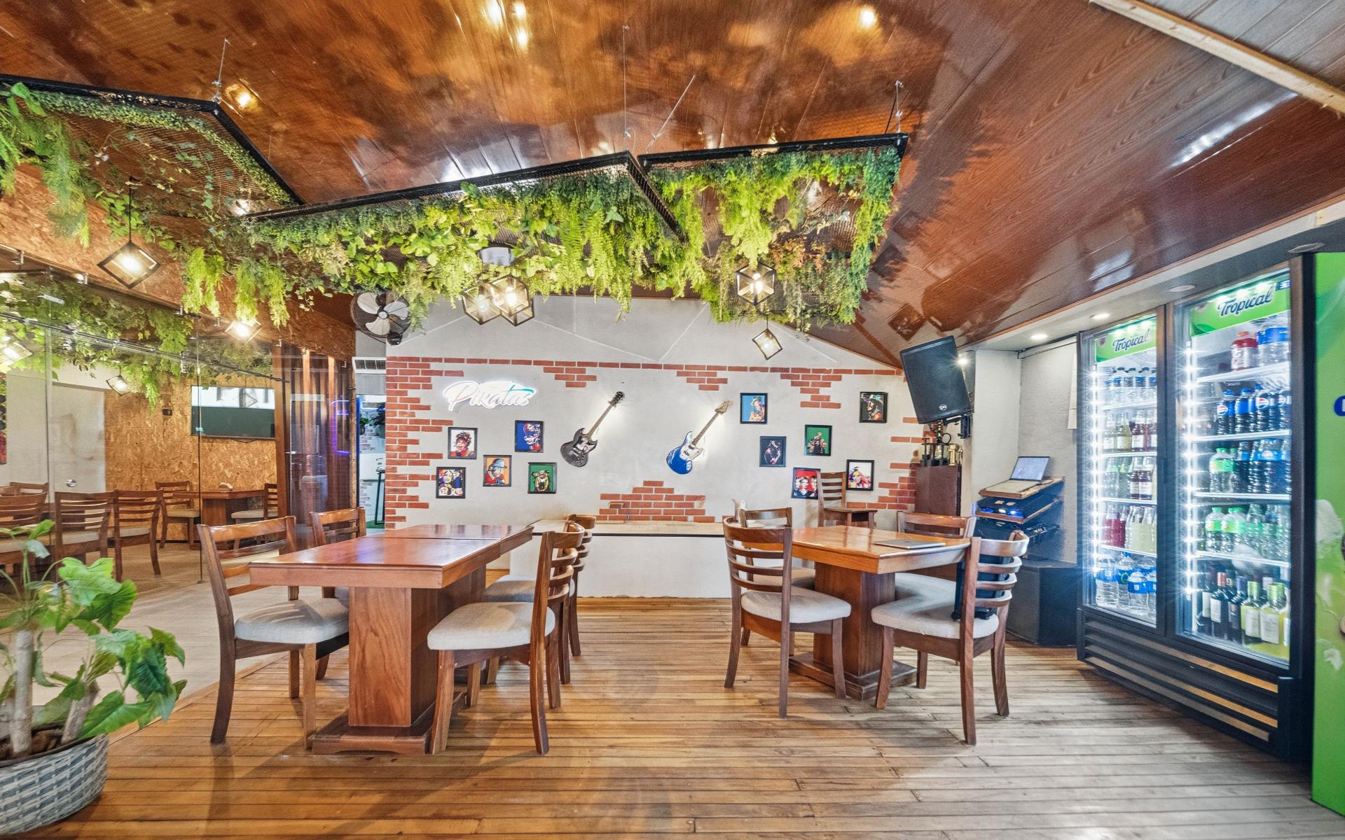 Pikatas Restaurant and Bar, A Local Favorite Near Tamarindo Beach