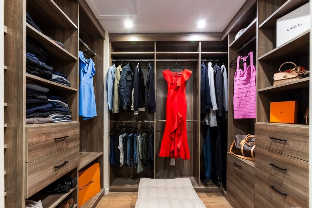 Halo Crest, Queens Rd, 90069