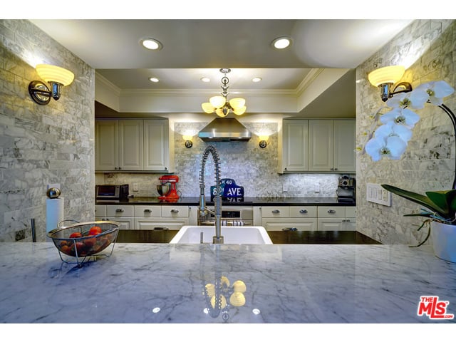 851 N Kings Rd #303