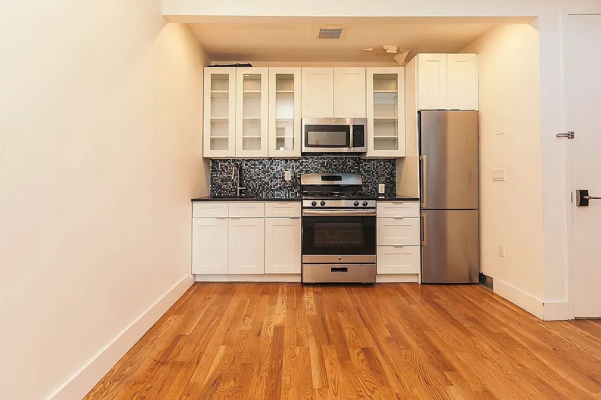 907 Broadway 3R