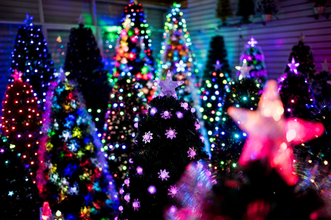 A Real Christmas Tree vs. a Fake One: The Grandon Group’s Guide to Holiday Cheer and Selling Homes