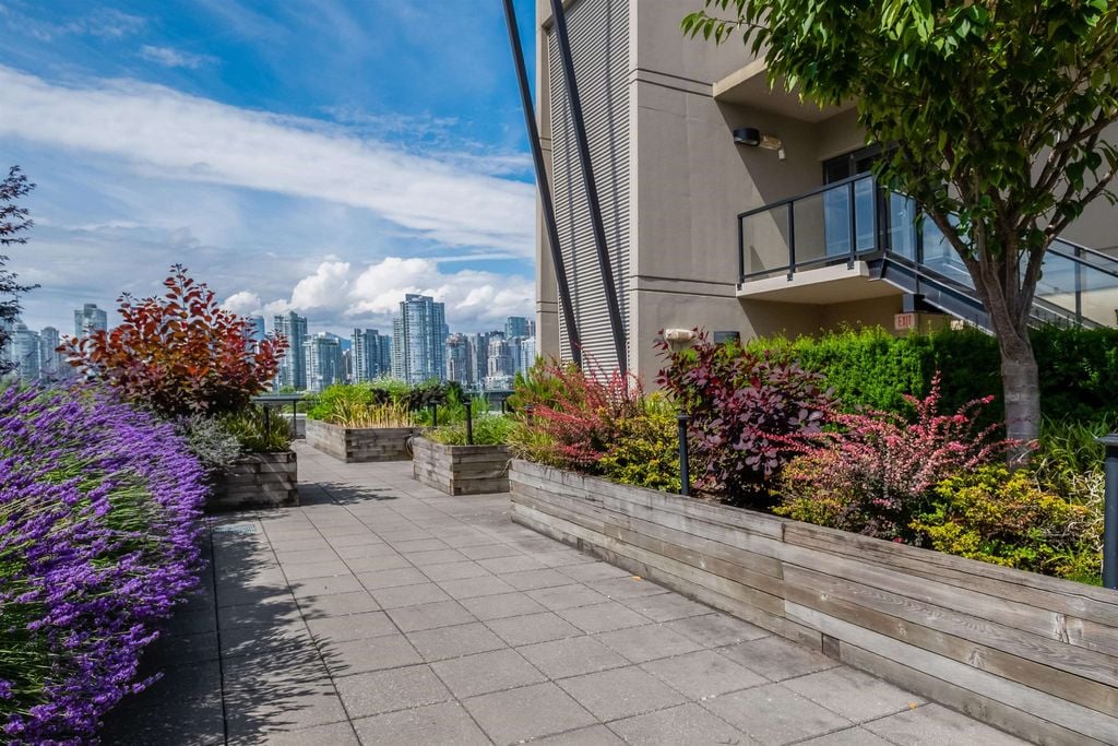 388 W 1st Ave, #206