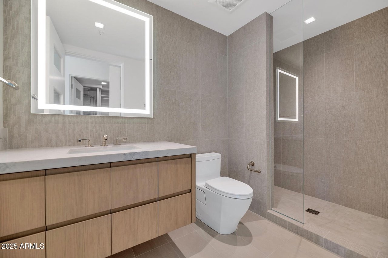 6587 N Palmeraie Blvd, #2007