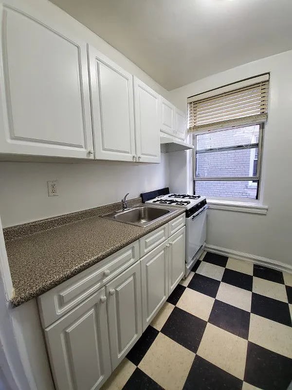 41 Kew Gardens Rd, #5B