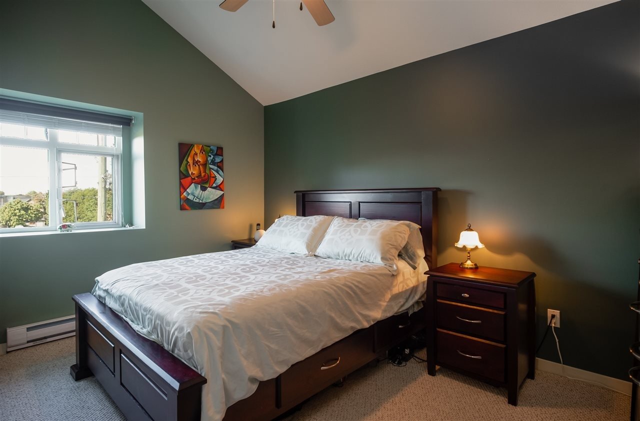 2098 Victoria Dr