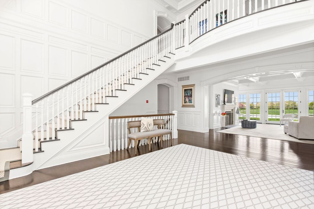 672 Halsey Ln