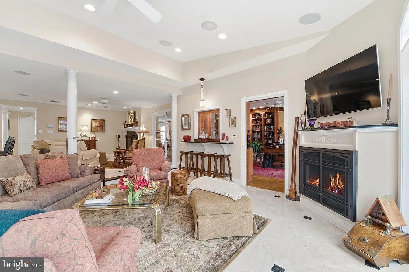 304 Chesapeake Dr