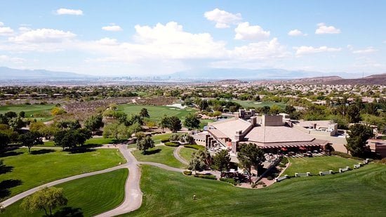 What’s the Parking and Driving Situation Inside Anthem Country Club?