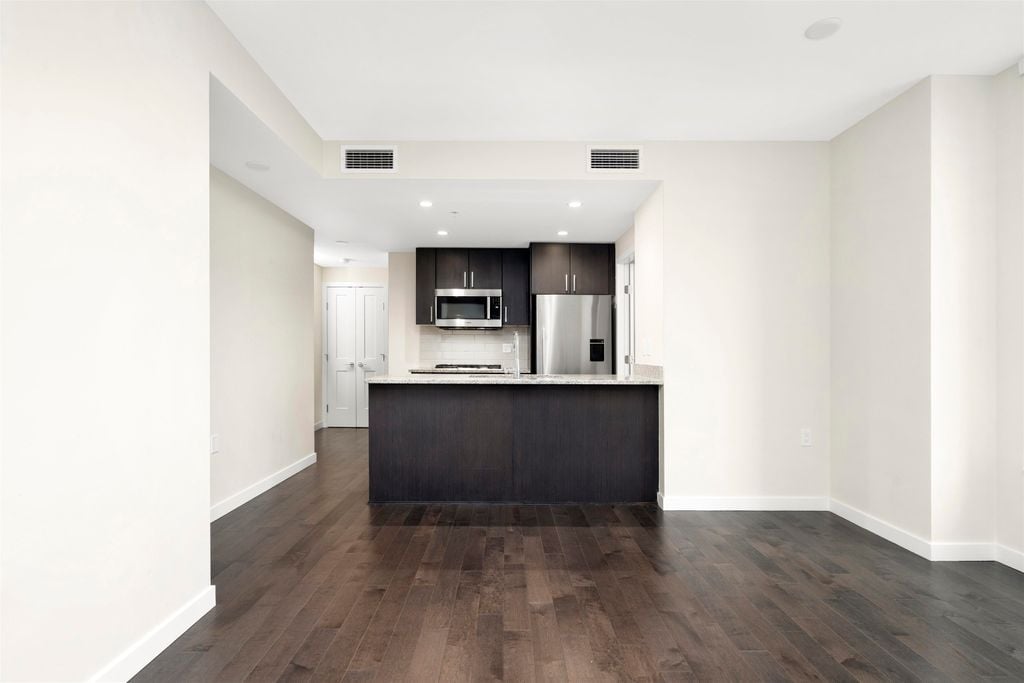 1708 Ontario St, #403