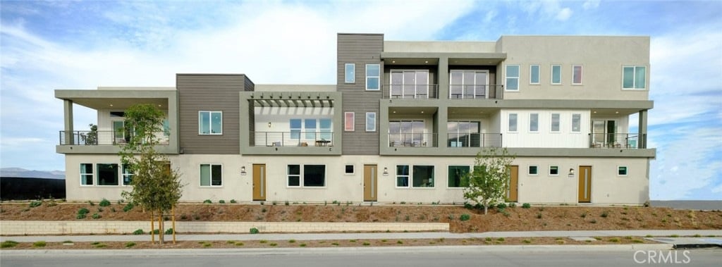 New Construction Townhome in Valencia