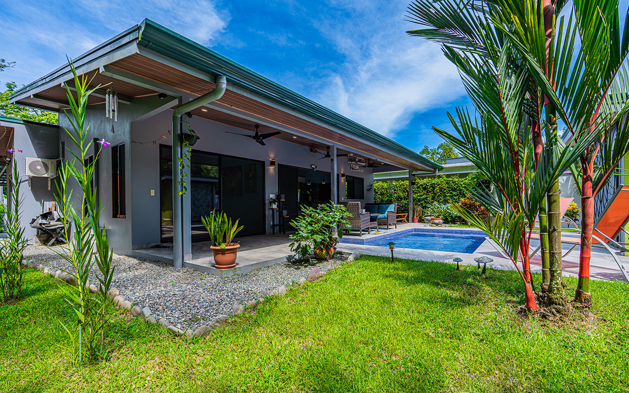Home Near Downtown Uvita with Private Forest and Creek