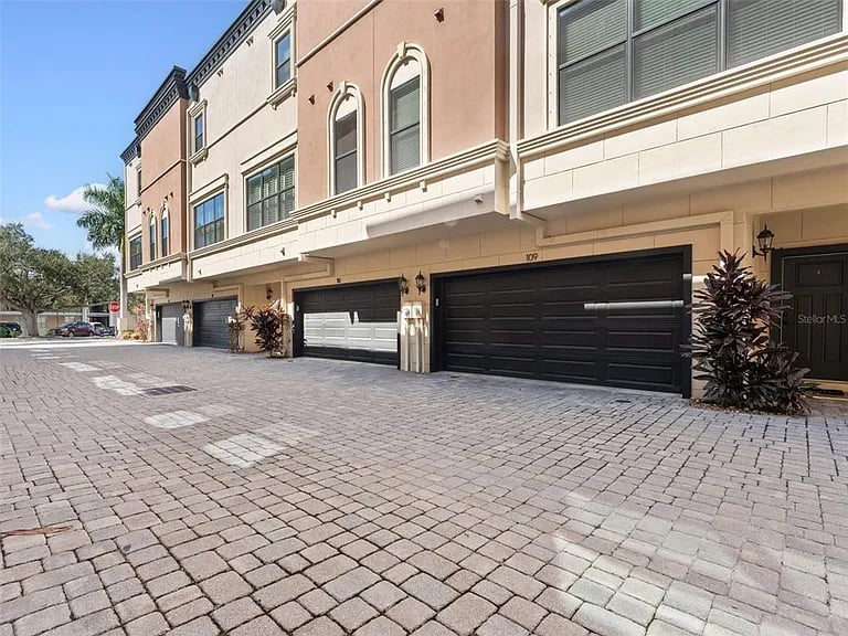 3421 W Horatio St #109