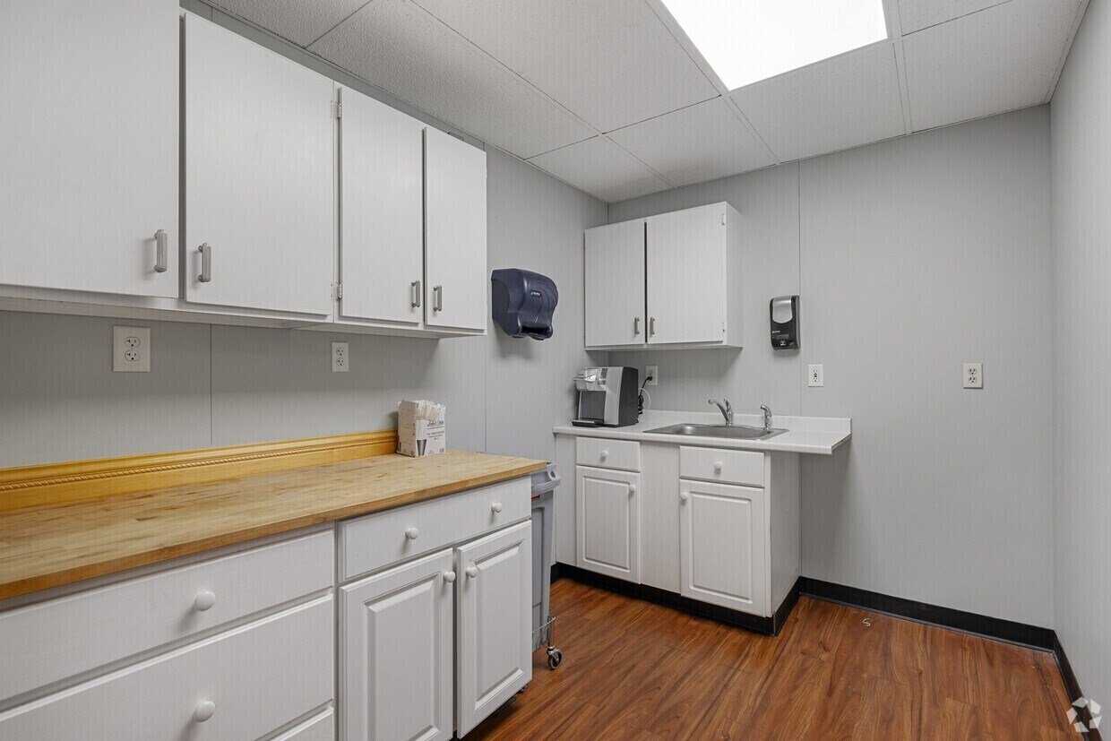 For Lease | 13,000 SF Two-Level Office Space | Prime Location Near I-95 & Downtown New Haven