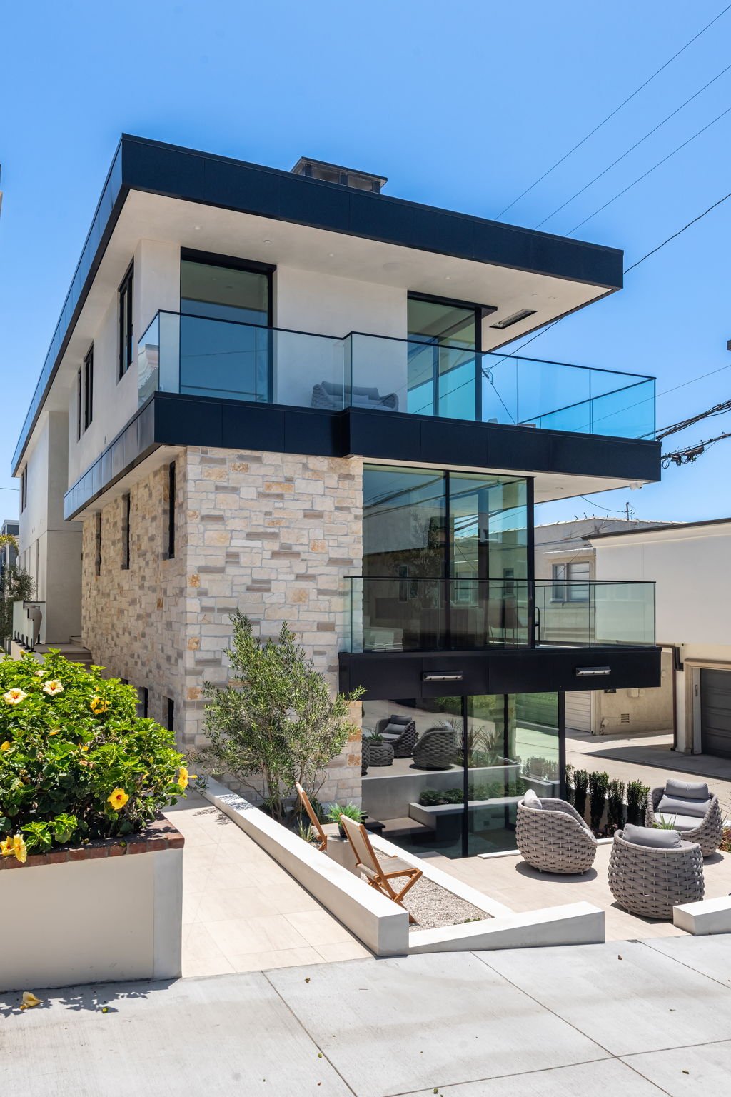 A Coastal Benchmark: Inside 316 32nd Street