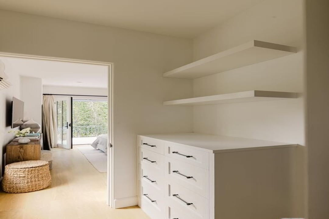 Solaris Pavilion, Westbourne Dr, 90048