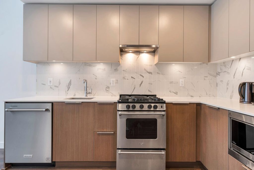 648 Lea Ave, #305