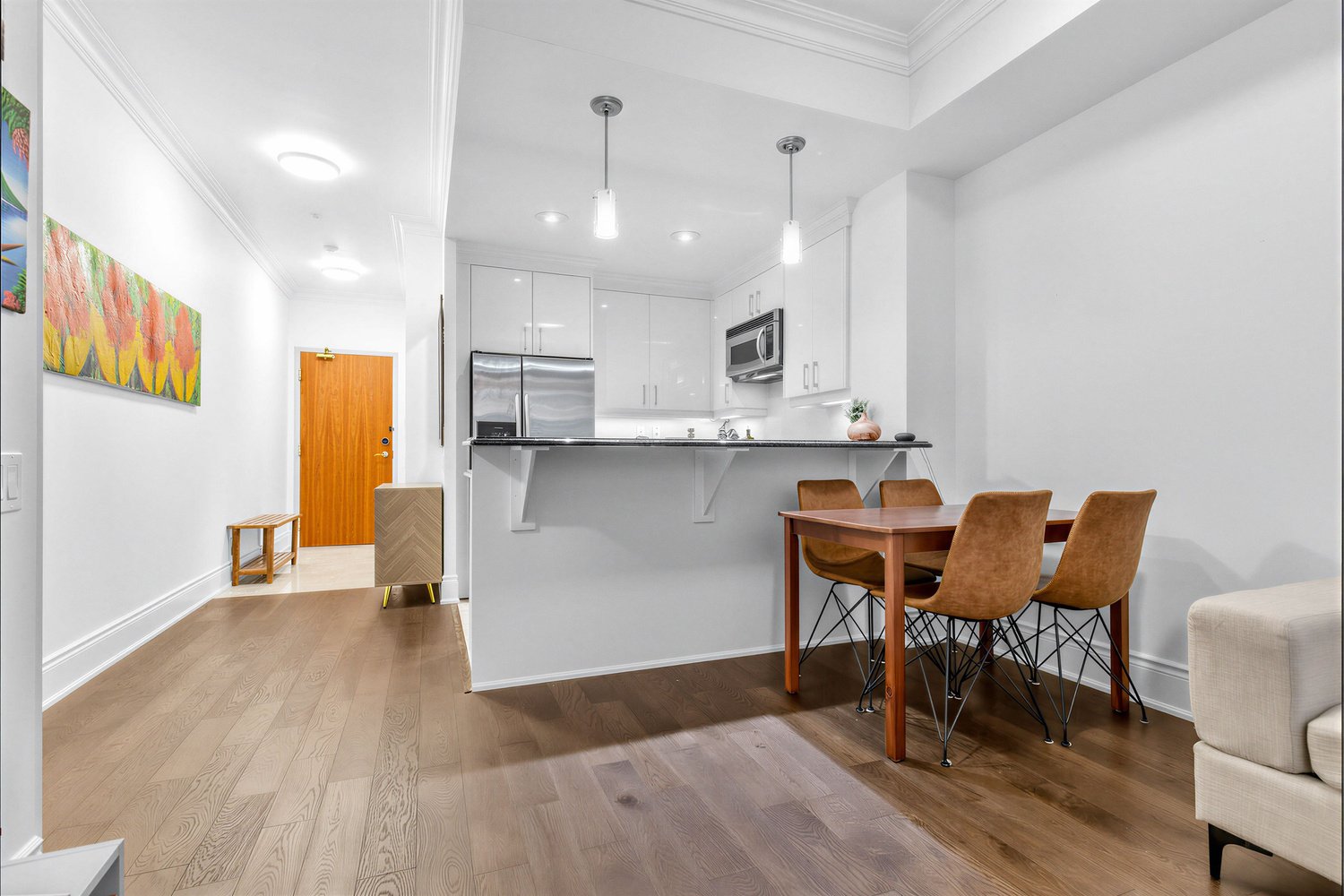 Leased: Beautifully Appointed 1-Bedroom Suite