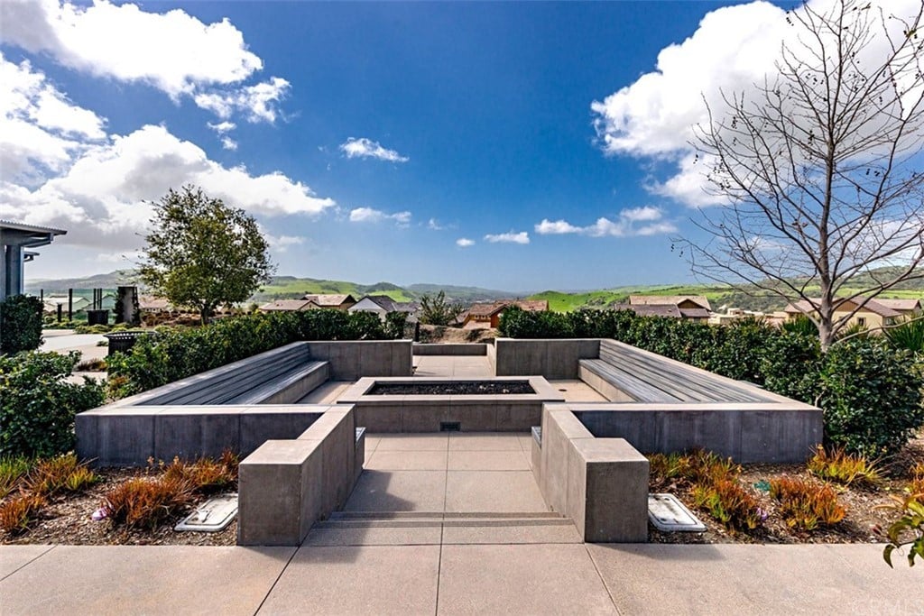 74 Promesa Ave