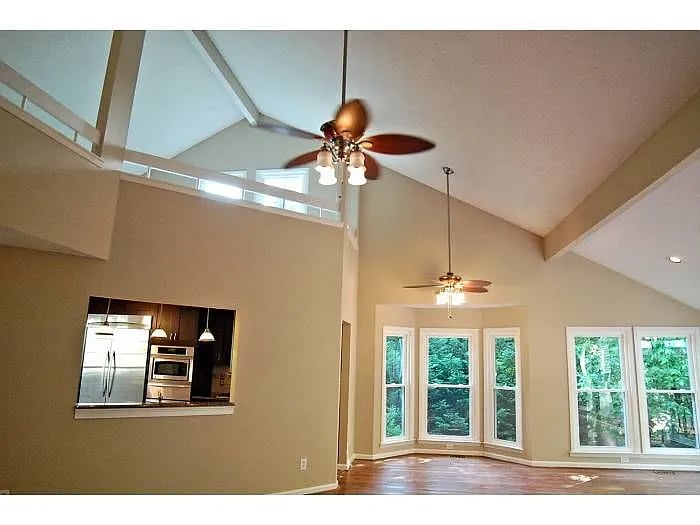 906 Houston Dr