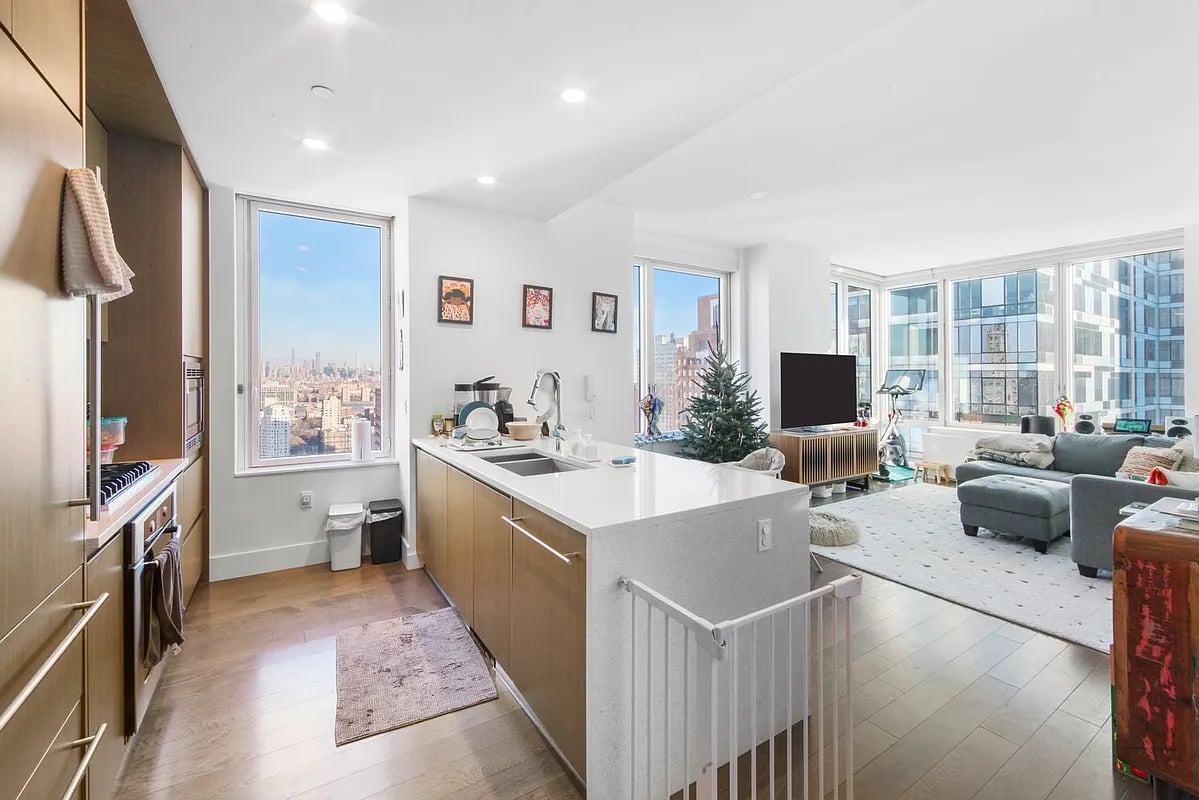 388 Bridge Street Unit: 32G