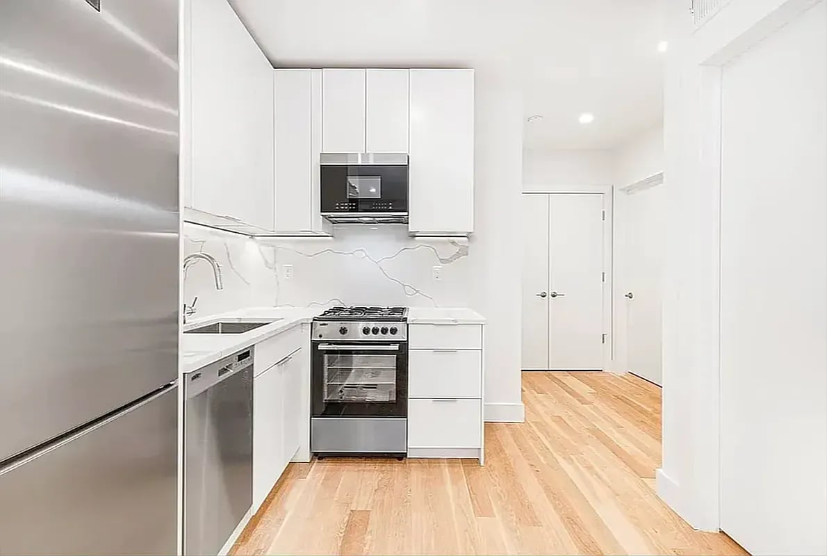 309 W 50th Street #4R