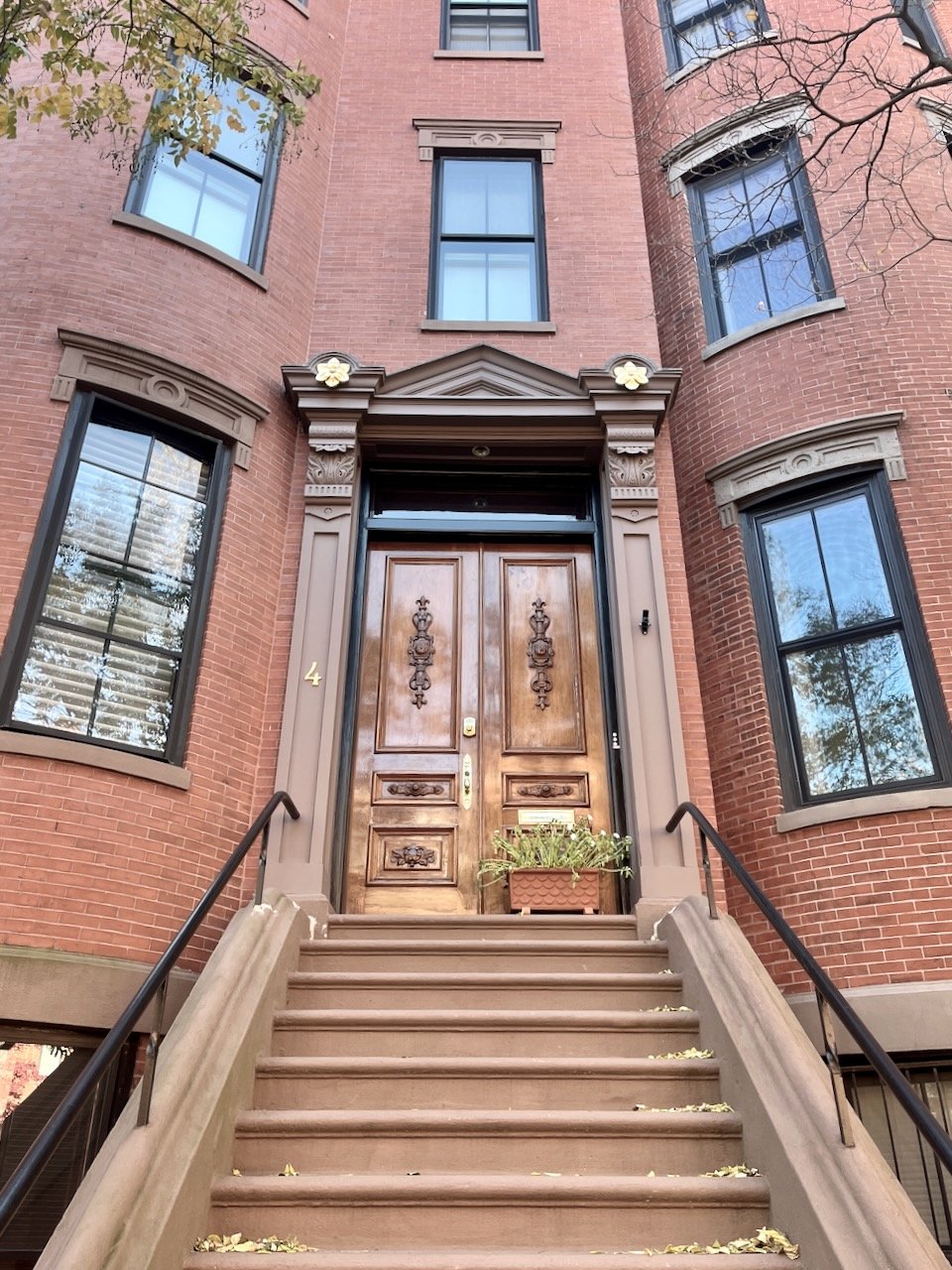 Beautifully Furnished South End Studio Apartment with Central Air/Laundry and more! Available December 1 or 15 or January 1! 