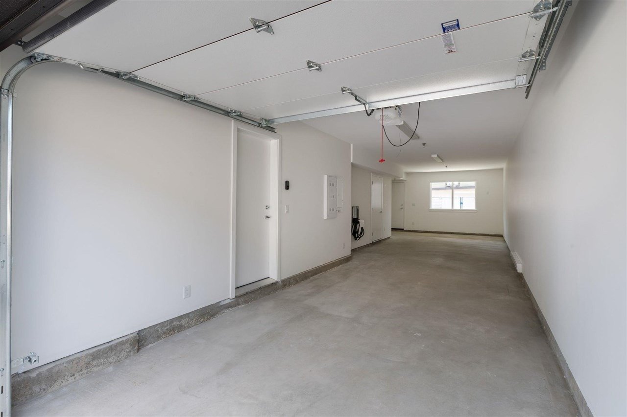 4292 Wolf Wy, #33