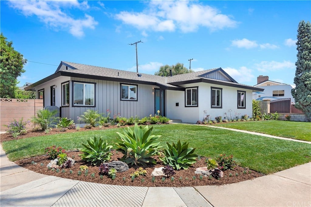 201 Capella Ave