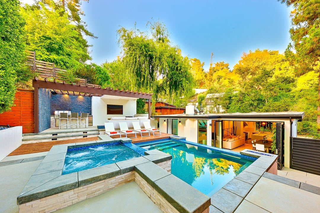 Aurora Villa