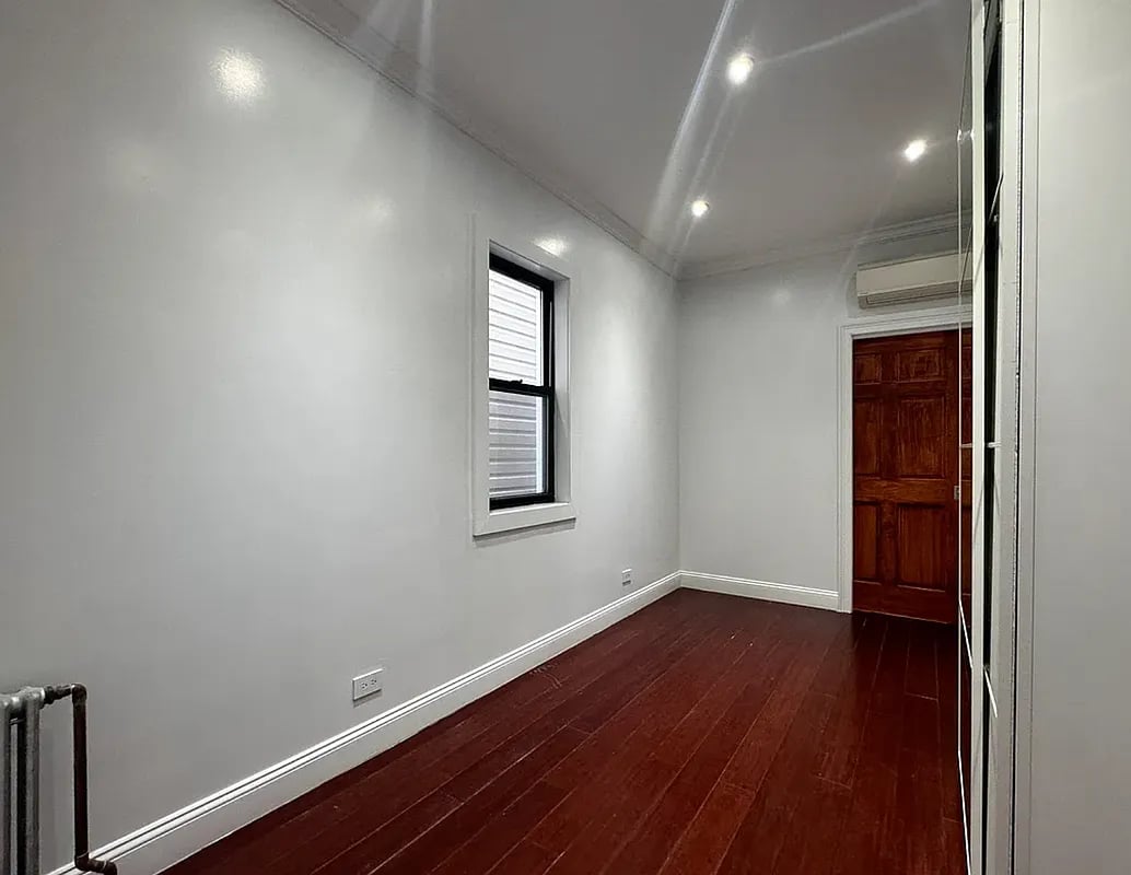 1867 Bleecker St 1L