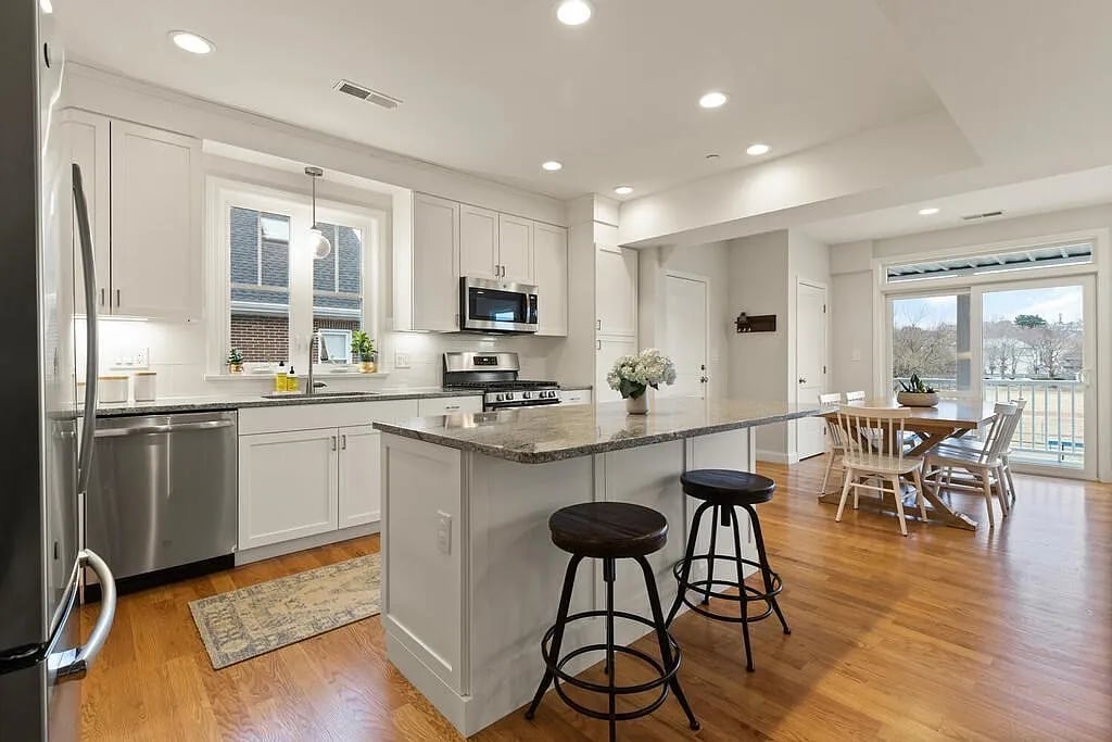 24 Walnut St, #2