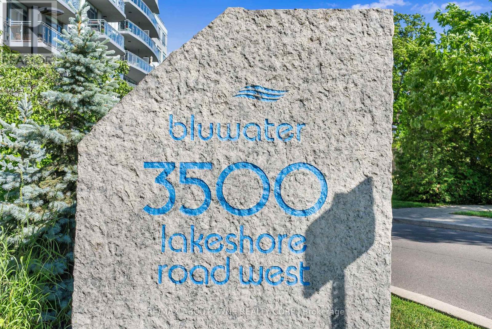 3500 Lakeshore Road W 205