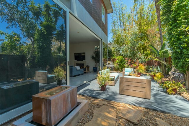 2425 Clement Ave