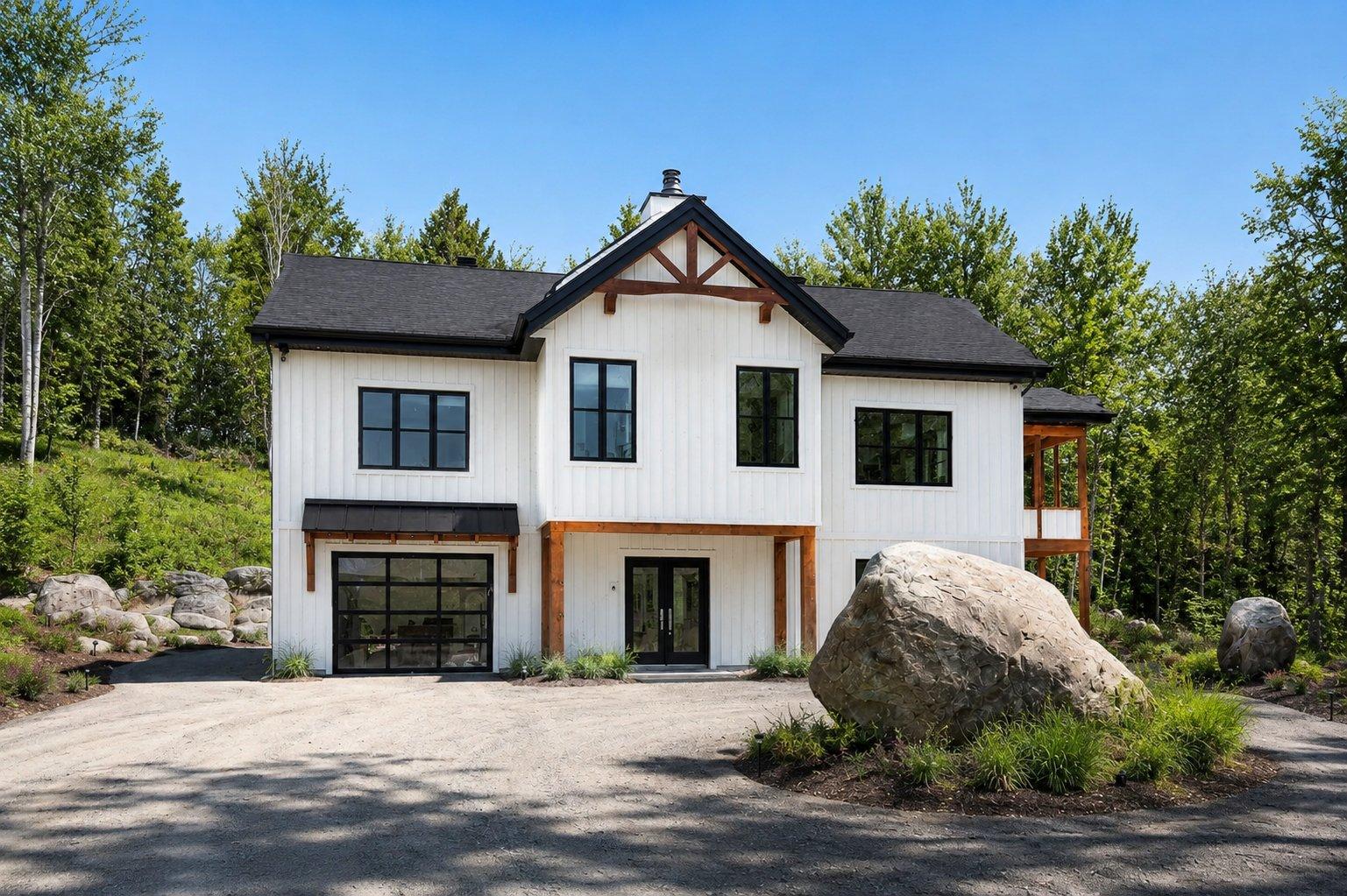 Contemporary Retreat Between Sky and Forest