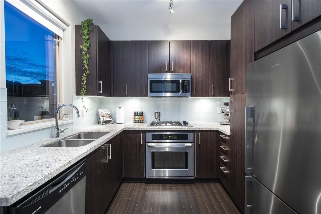 119 W 22nd St, #406