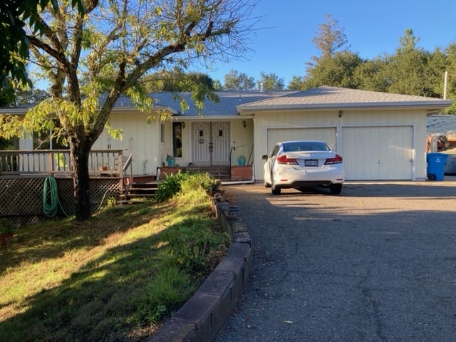 Wine Country Living On 1 Acre!