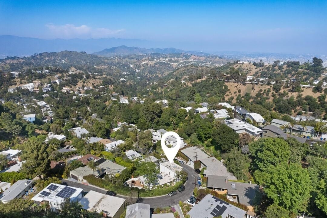 Sunset Crest Dr, 90046