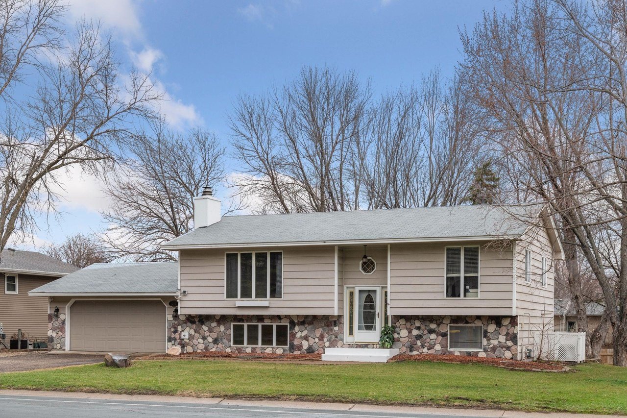 1713 Deerwood Dr