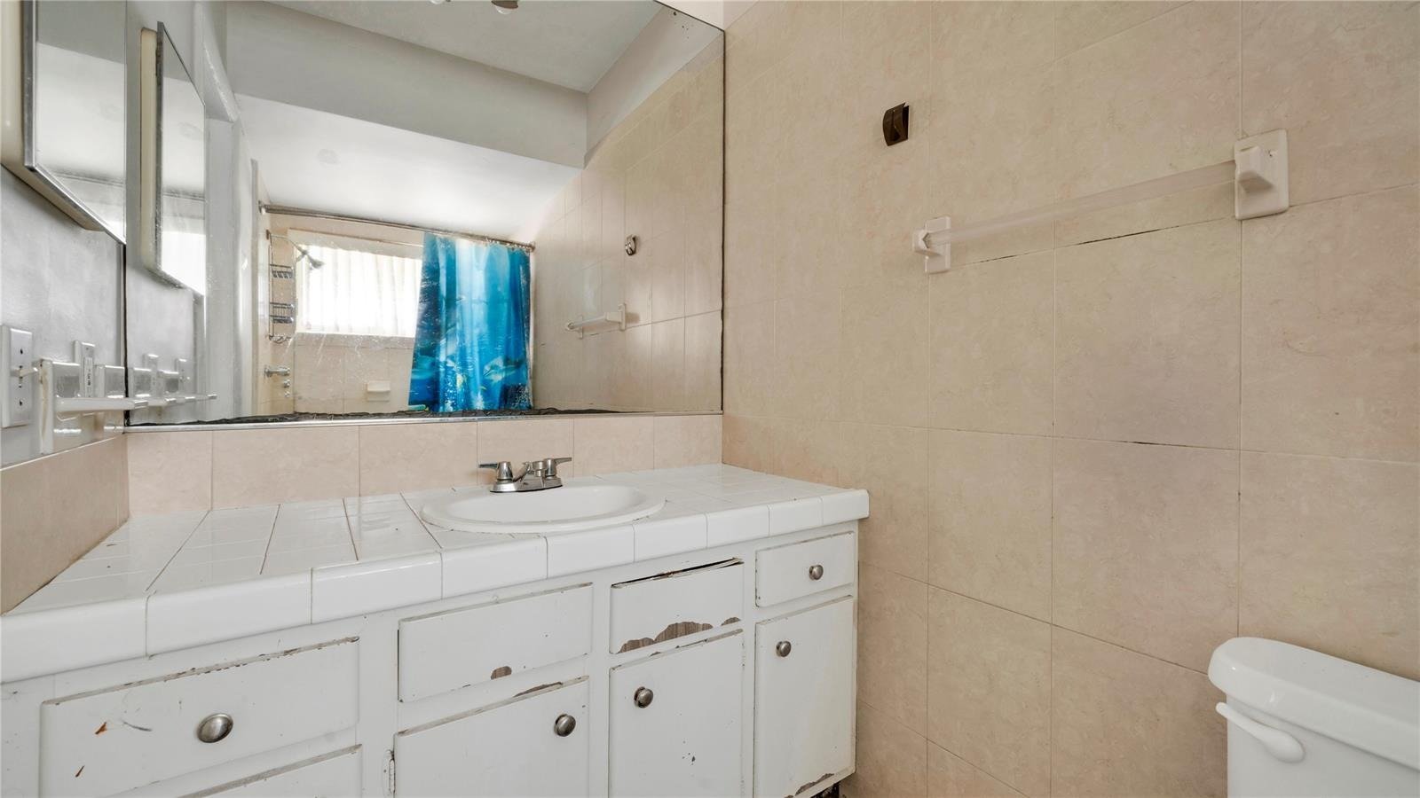 3700 NW 25th St