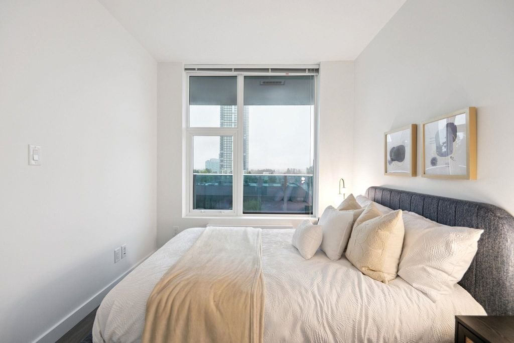 13615 Fraser Hwy, #402