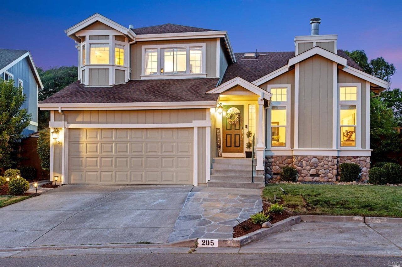 205 White Oak Cir