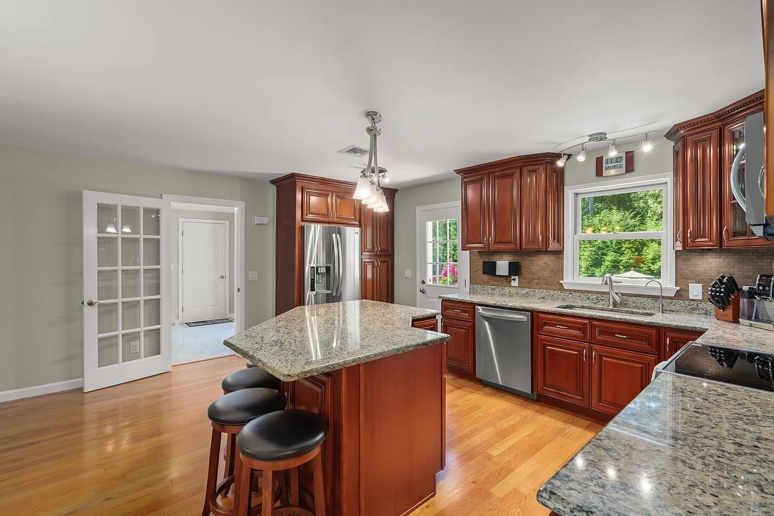 2 Brookside Ln