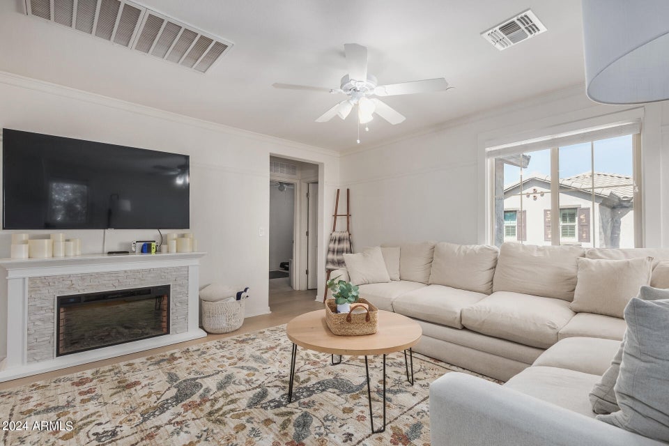 4648 E Tierra Buena Ln