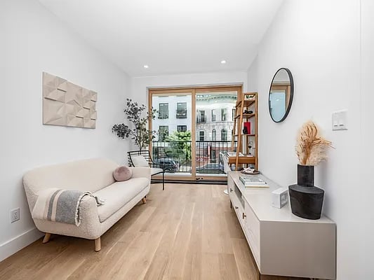 197 Pulaski Street Unit: 3A