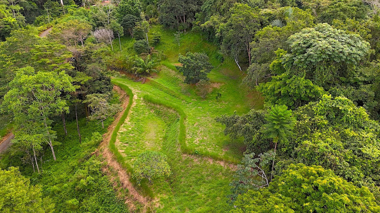 SPECTACULAR MOUNTAIN AND PARTIAL OCEAN VIEW PROPERTY