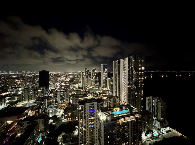 LUXURY IN THE MIAMI SKY