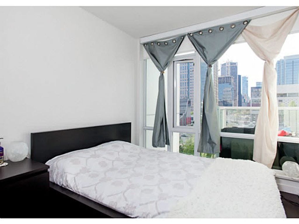 161 W Georgia St #1008
